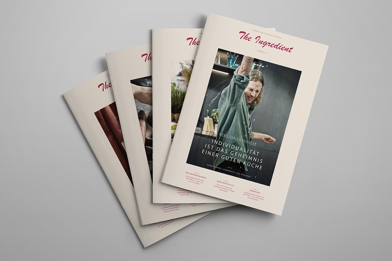 Vier nach rechts aufgefächerte high-end Lifestyle-Zeitschriften mit dem Titel „The Ingredient“ für den Kunden NEFF. Die Zeitschriften beinhalten viele Rezepte, interessante Artikel über neue Food- und Küchentrends, Artikel über Restaurants und Köche sowie  Tipps und Tricks beim Kochen und Backen.